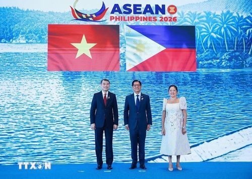 Tổng thống Philippines Ferdinand Romualdez Marcos Jr, Chủ tịch ASEAN năm 2026 đón Thủ tướng Lê Minh Hưng dự Hội nghị Cấp cao ASEAN lần thứ 48. (Ảnh: Dương Giang/TTXVN)