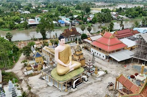 Tượng Phật Thích Ca ngồi thiền cao 27m tại chùa Serey Meang Kol Sa Kor (An Giang). (Ảnh: Thanh Sang/TTXVN)