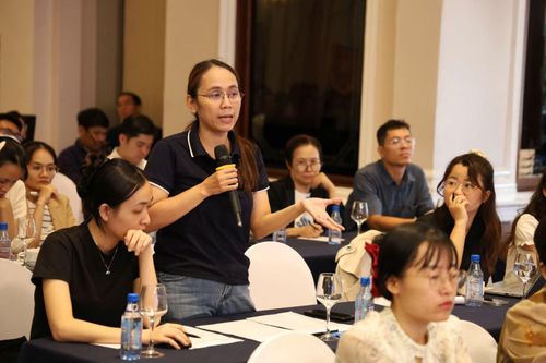 Đại diện doanh nghiệp nêu các khó khăn, vướng mắc về các thủ tục, hồ sơ liên quan xuất nhập khẩu ngành thực phẩm tại Hội nghị.