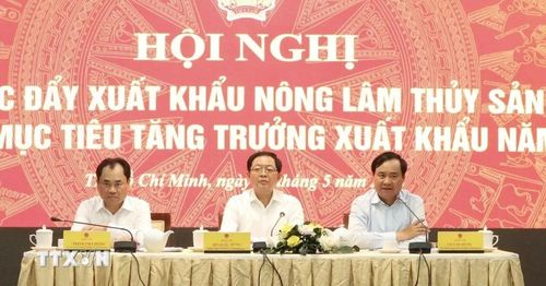  Phó Thủ tướng Chính phủ Hồ Quốc Dũng và Lãnh đạo Bộ Nông nghiệp và Môi trường chủ trì hội nghị. (Ảnh Xuân Anh/TTXVN) 