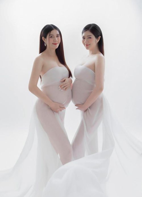 Kha Ly đăng tải lại bộ ảnh chụp cùng đồng nghiệp thân thiết là diễn viên Thanh Trúc khi cả hai cùng mang bầu cách đây 2 năm.
