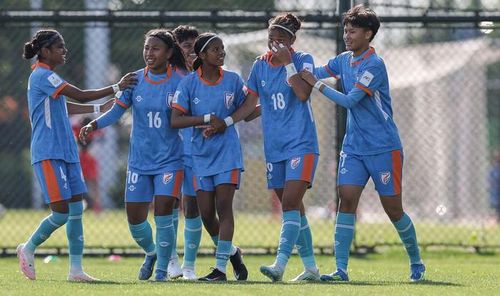 U17 nữ Ấn Độ đã thắp lại hy vọng giành vé vào tứ kết giải U17 nữ châu Á 2026 sau chiến thắng thuyết phục 4-0 trước U17 nữ Lebanon ở lượt cuối bảng B. Ảnh: AFC