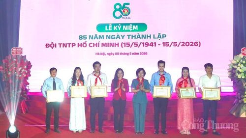 Tại chương trình, Ban Tổ chức đã trao Bằng khen cho Hội đồng Đội Thành phố Hà Nội; khen thưởng các tập thể, cá nhân có nhiều đóng góp tích cực trong công tác tổ chức lễ kỷ niệm 85 năm Ngày thành lập Đội Thiếu niên Tiền phong Hồ Chí Minh.