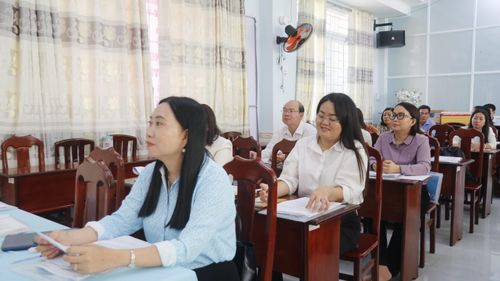 Đại biểu tham dự hội nghị tập huấn.