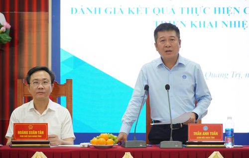 Các đồng chí chủ trì hội nghị điều hành phiên thảo luận - Ảnh: H.L