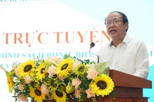 Đại diện lãnh đạo phường Đồng Sơn tham luận tại hội nghị - Ảnh: H.L