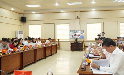 Hội nghị được kết nối trực tuyến với các điểm cầu BHXH cơ sở trong tỉnh - Ảnh: H.L