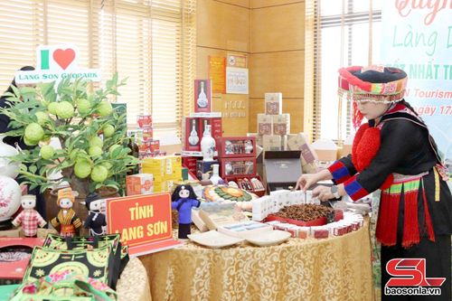 Không gian trưng bày sản phẩm của tỉnh Lạng Sơn.