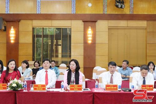 Các đại biểu dự hội nghị. 