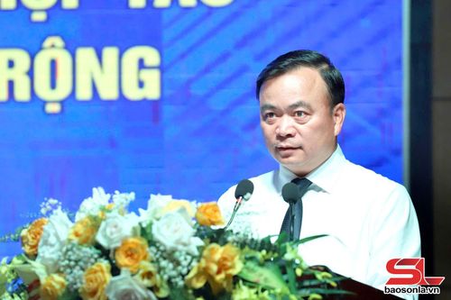 Đồng chí Phó Chủ tịch Thường trực UBND tỉnh phát biểu khai mạc hội nghị.