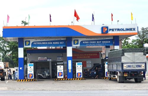 Các cửa hàng bán lẻ xăng dầu trên địa bàn, sẵn sàng kinh doanh xăng sinh học, bảo đảm không gián đoạn phục vụ khách hàng.