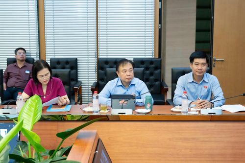 Các đại biểu tham dự phiên họp