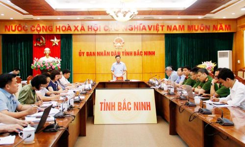 Phó Chủ tịch UBND tỉnh Đào Quang Khải, Trưởng Ban Chỉ đạo thực hiện đo đạc, lập bản đồ địa chính, lập hồ sơ địa chính và hoàn thành cơ sở dữ liệu đất đai trên địa bàn tỉnh chủ trì hội nghị