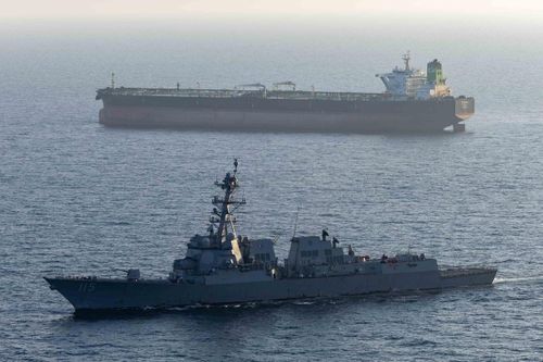 Tàu khu trục USS Rafael Peralta thực thi lệnh phong tỏa của Mỹ đối với các cảng của Iran nhằm vào tàu M/T Stream sau khi con tàu này tìm cách di chuyển tới một cảng của Iran hôm 26/4. Ảnh: X/@CENTCOM
