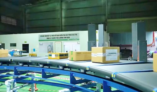 Dây chuyền sản xuất tự động của một doanh nghiệp ở TP Hồ Chí Minh.