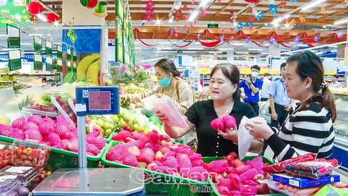 Hoạt động mua sắm sôi động đóng góp vào tổng mức bán lẻ và doanh thu dịch vụ gần 14.000 tỷ đồng trong tháng.