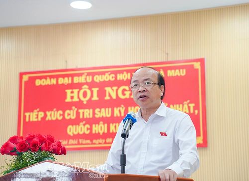 Đồng chí Phan Chí Hiếu, Ủy viên Ban Chấp hành Trung ương Đảng, Ủy viên Ủy ban Thường vụ Quốc hội, Chủ nhiệm Ủy ban Pháp luật và Tư pháp của Quốc hội phát biểu tại hội nghị.
