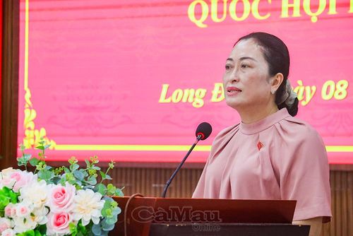  Phó Chủ tịch Hội đồng Dân tộc của Quốc hội Trần Thị Hoa Ry thông tin đến cử tri kết quả Kỳ họp thứ I, Quốc hội khóa XVI.
