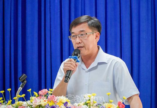 Ông Phạm Văn Lê, Trưởng phòng Giáo dục trung học, Sở Giáo dục và Đào tạo tỉnh, trao đổi phương hướng, giải pháp ôn tập cho học sinh trước Kỳ thi tốt nghiệp THPT năm 2026.