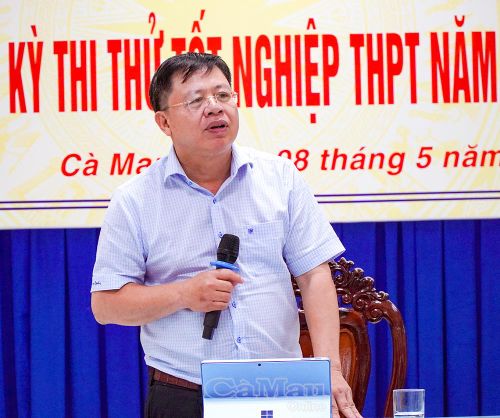 Ông Nguyễn Văn Nguyên, Giám đốc Sở Giáo dục và Đào tạo tỉnh Cà Mau, Chủ tịch Hội đồng thi thử tốt nghiệp THPT tỉnh Cà Mau năm 2026, phát biểu tại cuộc họp.