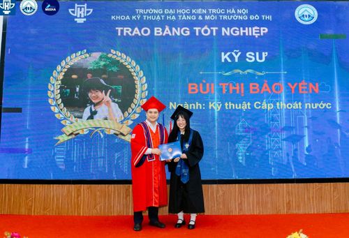 Bảo Yến nhận bằng Kỹ sư trong ngày lễ tốt nghiệp tại Đại học Kiến trúc Hà Nội hôm 23/4 vừa qua.