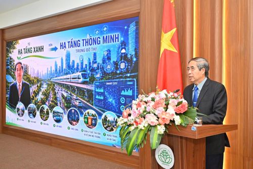 GS-TS Lưu Đức Hải - Viện trưởng Viện Nghiên cứu đô thị và phát triển hạ tầng tham luận tại tọa đàm. Ảnh: Thu Hồng