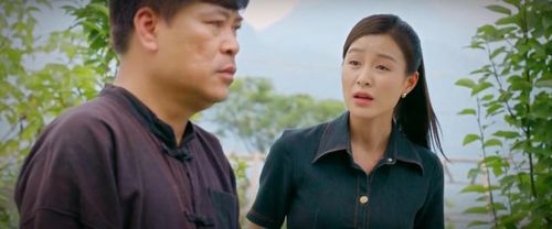Việc hàn gắn giữa bố con bé Dín không nhận được sự đồng tình của ông Tài. Ảnh VTV