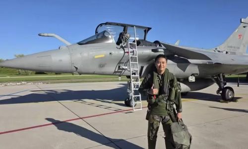 Đến đầu những năm 2000, Rafale chính thức được đưa vào biên chế của không quân và hải quân Pháp.