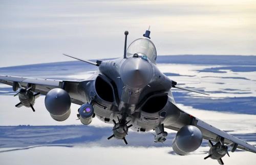 Trong chiến dịch tại Libya năm 2011, Rafale là một trong những máy bay đầu tiên thực hiện không kích vào lực lượng của chính quyền Muammar Gaddafi.