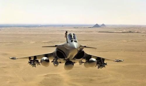 Rafale có thể đảm nhiệm không chiến, tấn công mặt đất, trinh sát, chế áp phòng không và tấn công hạt nhân chiến thuật mà không cần thay đổi cấu hình lớn.