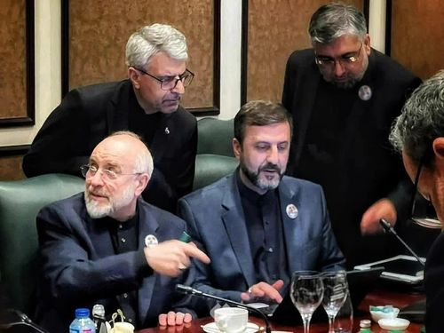  Các nhà đàm phán Iran đến Pakistan vào tháng 4. Ảnh: Reuters. 