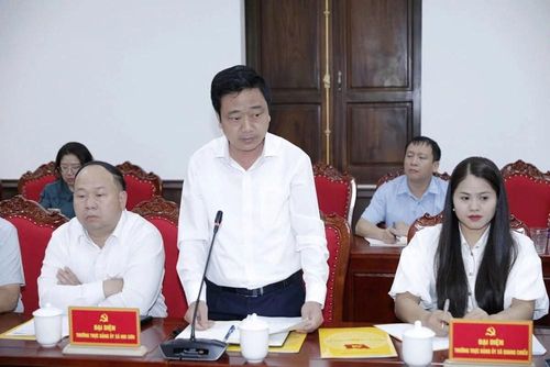 Lãnh đạo xã Nhi Sơn phát biểu tại buổi làm việc. Ảnh: Minh Hiếu