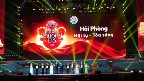 Lãnh đạo thành phố Hải Phòng trao các Quyết định công nhận Khu du lịch thành phố và chứng nhận “Cơ sở du lịch đạt tiêu chí Du lịch Xanh thành phố Hải Phòng”.