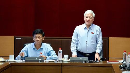 Phó Chủ tịch Thường trực Quốc hội Đỗ Văn Chiến phát biểu chỉ đạo tại Phiên họp. (Ảnh: Quochoi.vn)