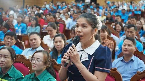 Đoàn viên, người lao động chia sẻ tâm tư, nguyện vọng.