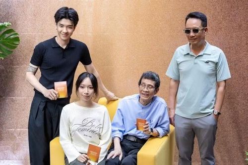 Ba thế hệ nhà nhạc sĩ Anh Quân có mặt trong buổi giới thiệu dự án.