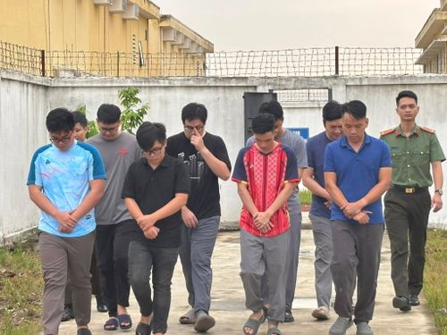  Cơ quan công an bắt giữ các đối tượng 