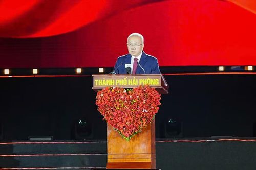 Chủ tịch UBND thành phố Hải Phòng Đỗ Thành Trung phát biểu khai mạc lễ hội.