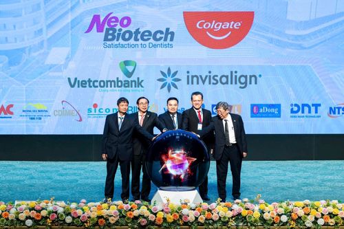 Các đại biểu thực hiện nghi thức khai mạc hội nghị.