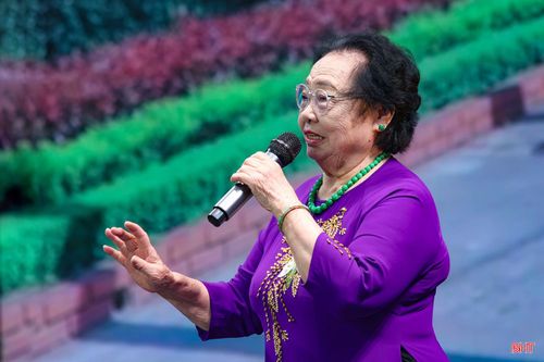 Thi phẩm “Quê chung” (Sáng tác Xuân Hoài) qua giọng ngâm của NSƯT Song Thao.