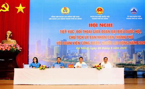 Các đại biểu chủ trì hội nghị. Ảnh: TRỌNG HUY