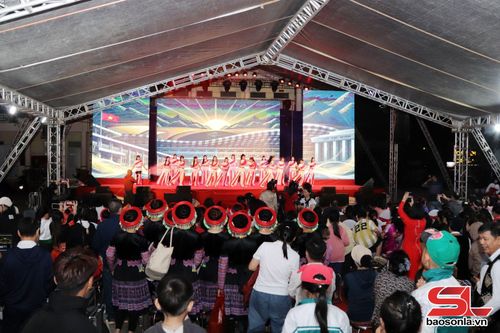 Toàn cảnh khai mạc liên hoan