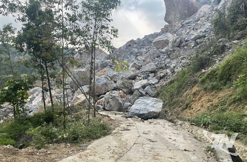 Bắt đầu mùa mưa bão, nhiều mỏ khai thác đá trên địa bàn tỉnh đối mặt với nguy cơ bị sạt lở, gây mất an toàn lao động.