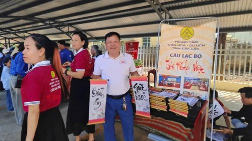 Hoạt động bên lề buổi lễ