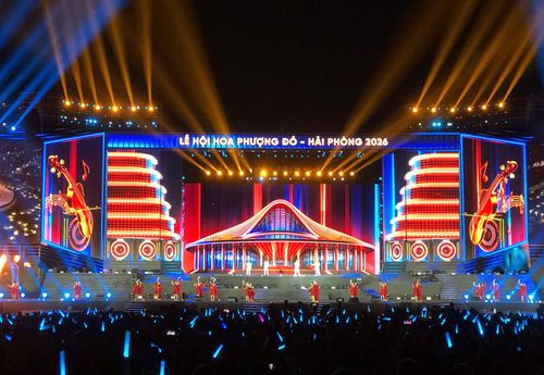 Chương trình nghệ thuật “Hải Phòng - Hội tụ - Tỏa sáng” gồm 3 chương xuyên suốt: “Hải Phòng - Bản hùng ca nơi đầu sóng”, “Mạch nguồn hội tụ”, “Khát vọng tỏa sáng”. Ảnh: Đức Nghĩa.