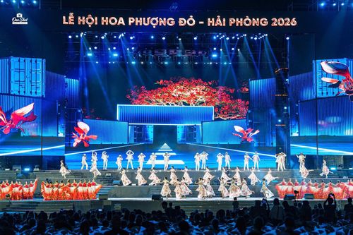 Chương trình tạo dấu ấn với quy mô lớn và mức độ đầu tư hiện đại, quy tụ gần 1.000 nghệ sĩ, diễn viên chuyên nghiệp và quần chúng. Ảnh: Hoàng Quân.