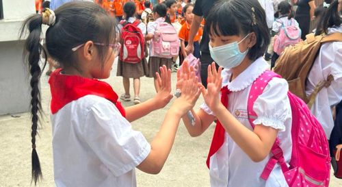 Kỳ nghỉ hè là dịp để các em tham gia các hoạt động ngoại khóa, rèn luyện kỹ năng sống.