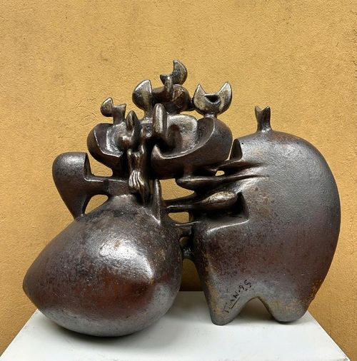 "Gia đình" - gốm men màu của điêu khắc gia Lưu Thanh Lan.