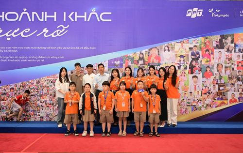 Sự kiện trao giải sáng nay có nhiều học sinh, thầy cô, phụ huynh tham dự đến từ các tỉnh, thành phố trong cả nước. Ảnh: N.L