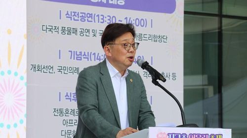 Phó Thị trưởng thành phố Seongnam nhấn mạnh vai trò của giao lưu nhân dân và hợp tác văn hóa trong tăng cường hiểu biết, tình hữu nghị giữa các quốc gia. Ảnh: Trường Giang - PV TTXVN tại Hàn Quốc